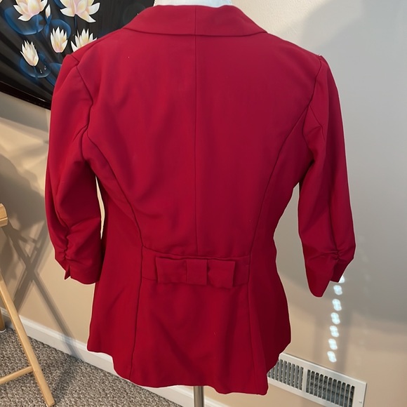 Stylish red blazer - Picture 2 of 4